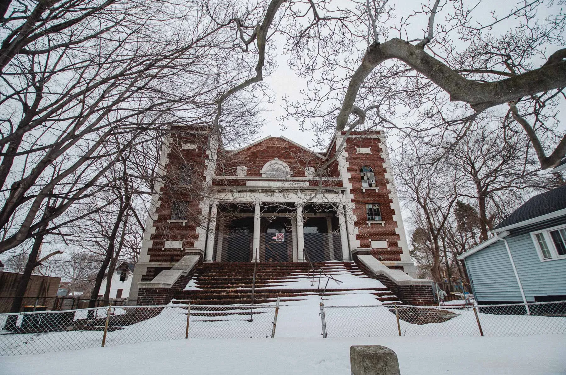 2017 winter view of the Congregation B'Nai Israel exterior on Joseph Avenue
