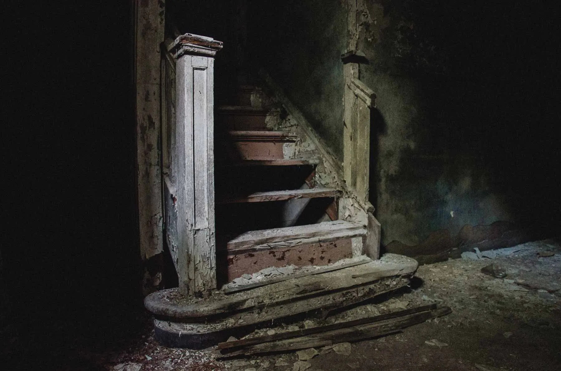 Basement stairwell with flaking paint inside Congregation B'Nai Israel