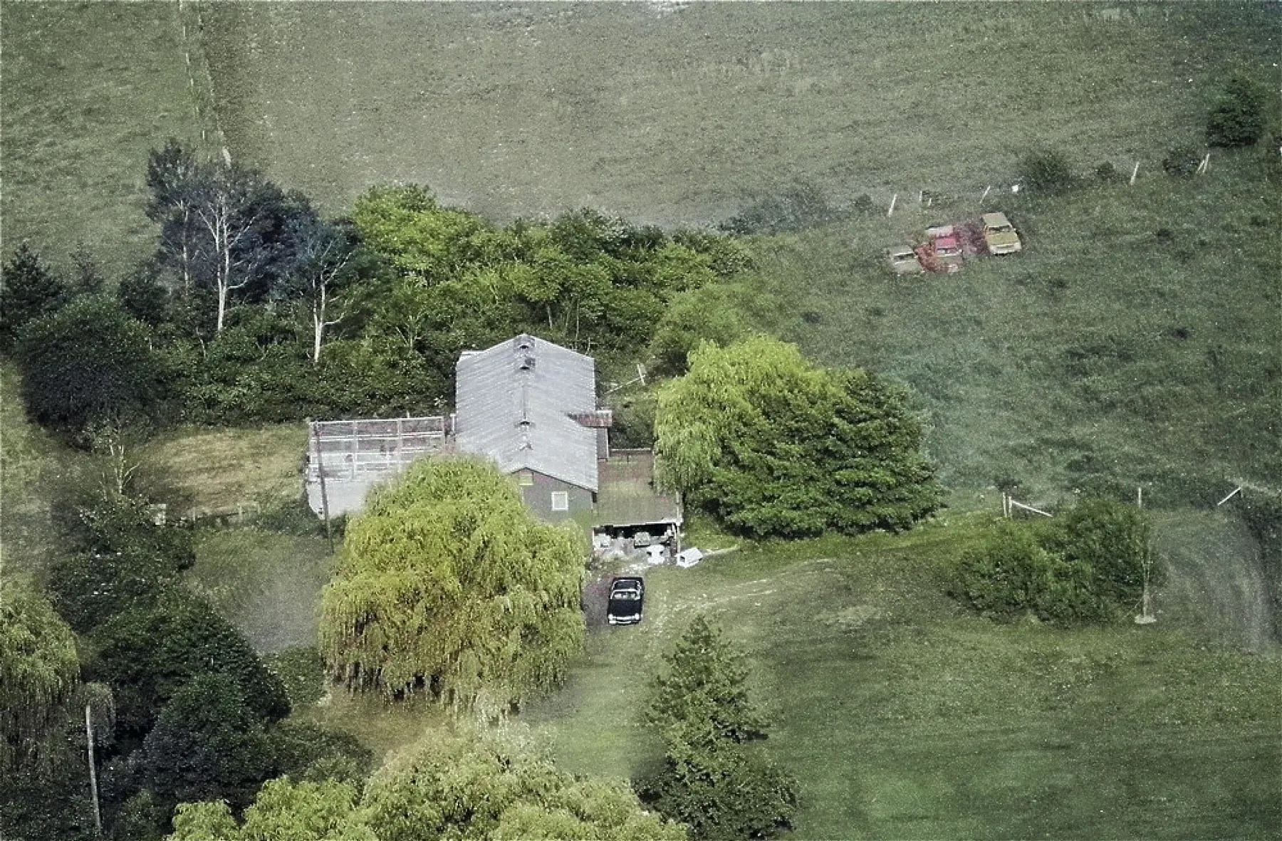 1989 aerial photograph showing the Dog House barndominium and surrounding farmland - Image courtesy of Vintage Aerial