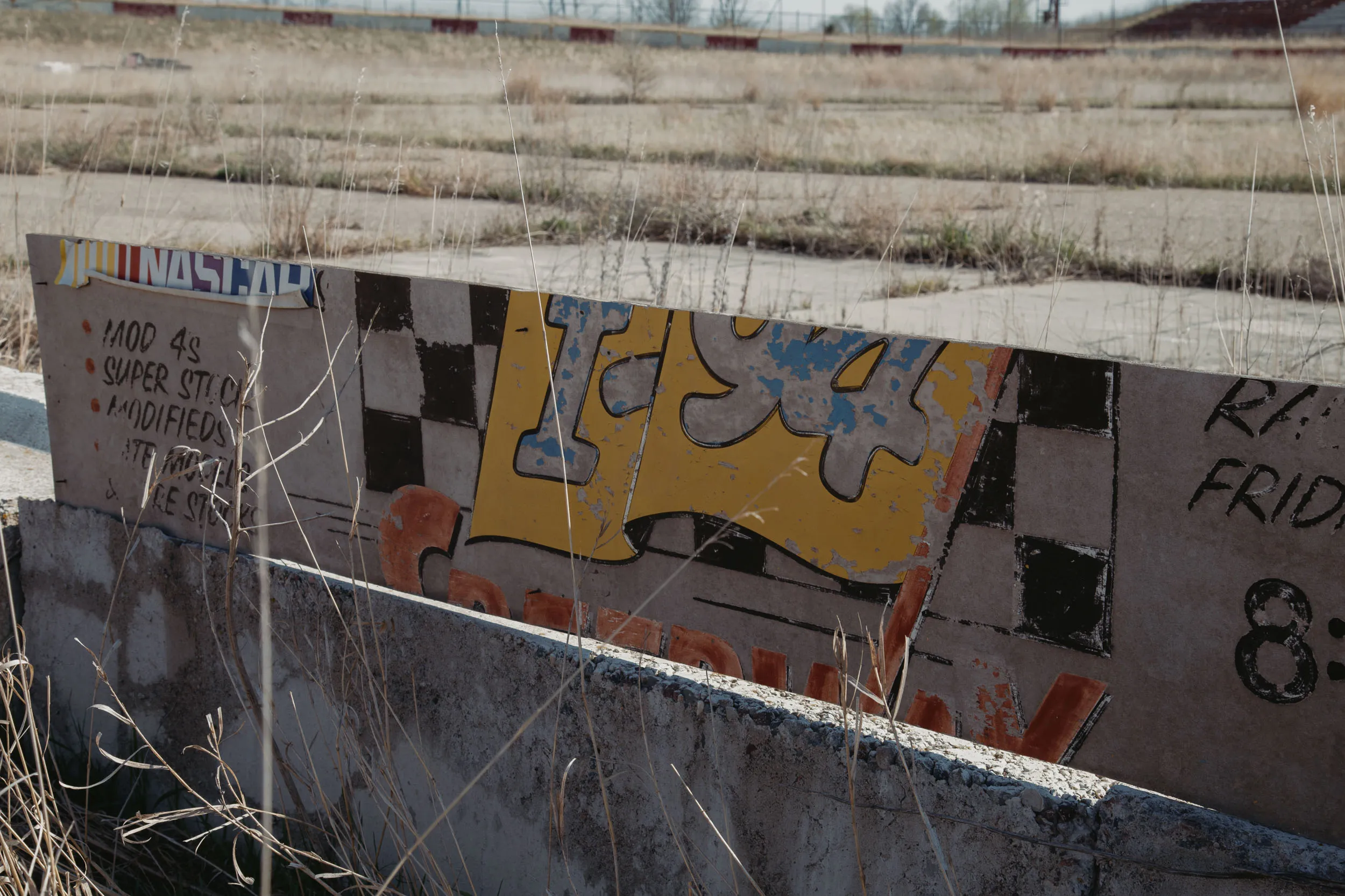 Peeling I-94 Speedway lettering on the retaining wall