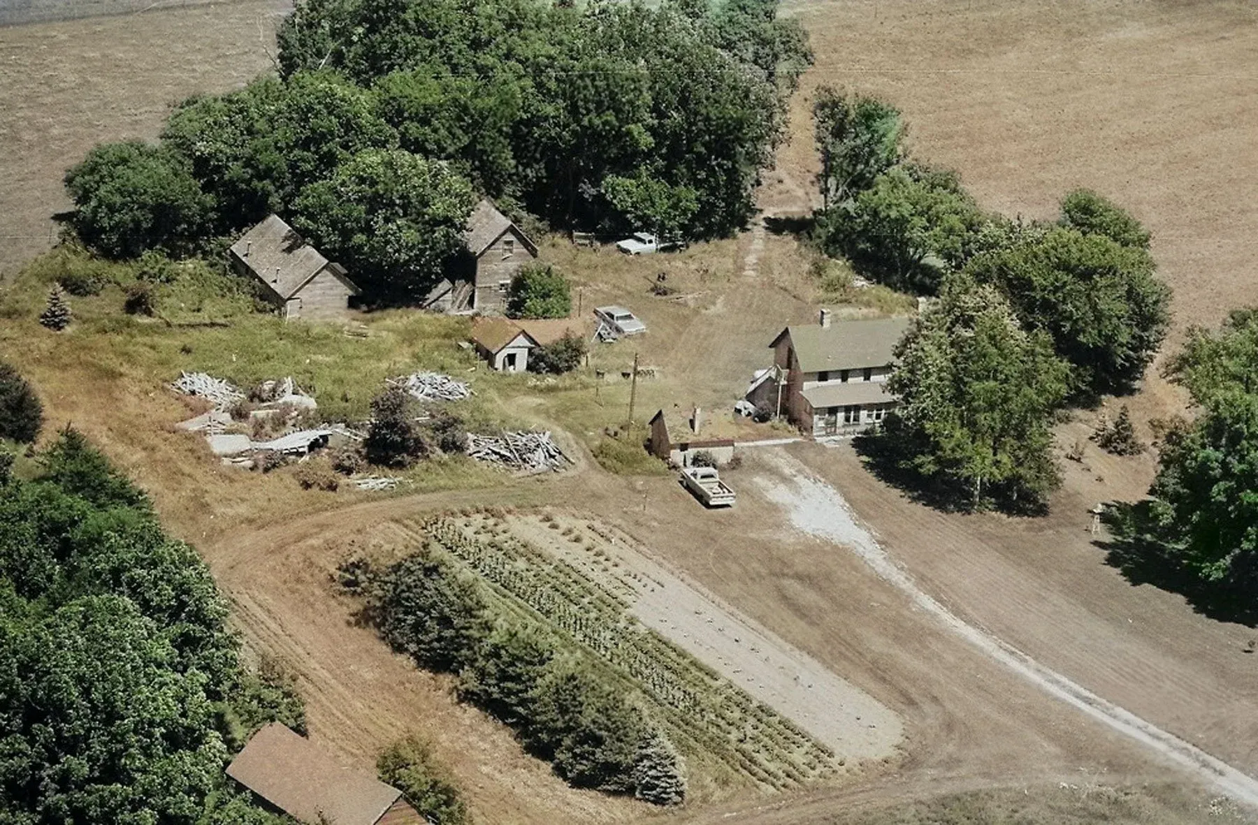 1986 aerial photograph showing the Landwehr Century Farm layout