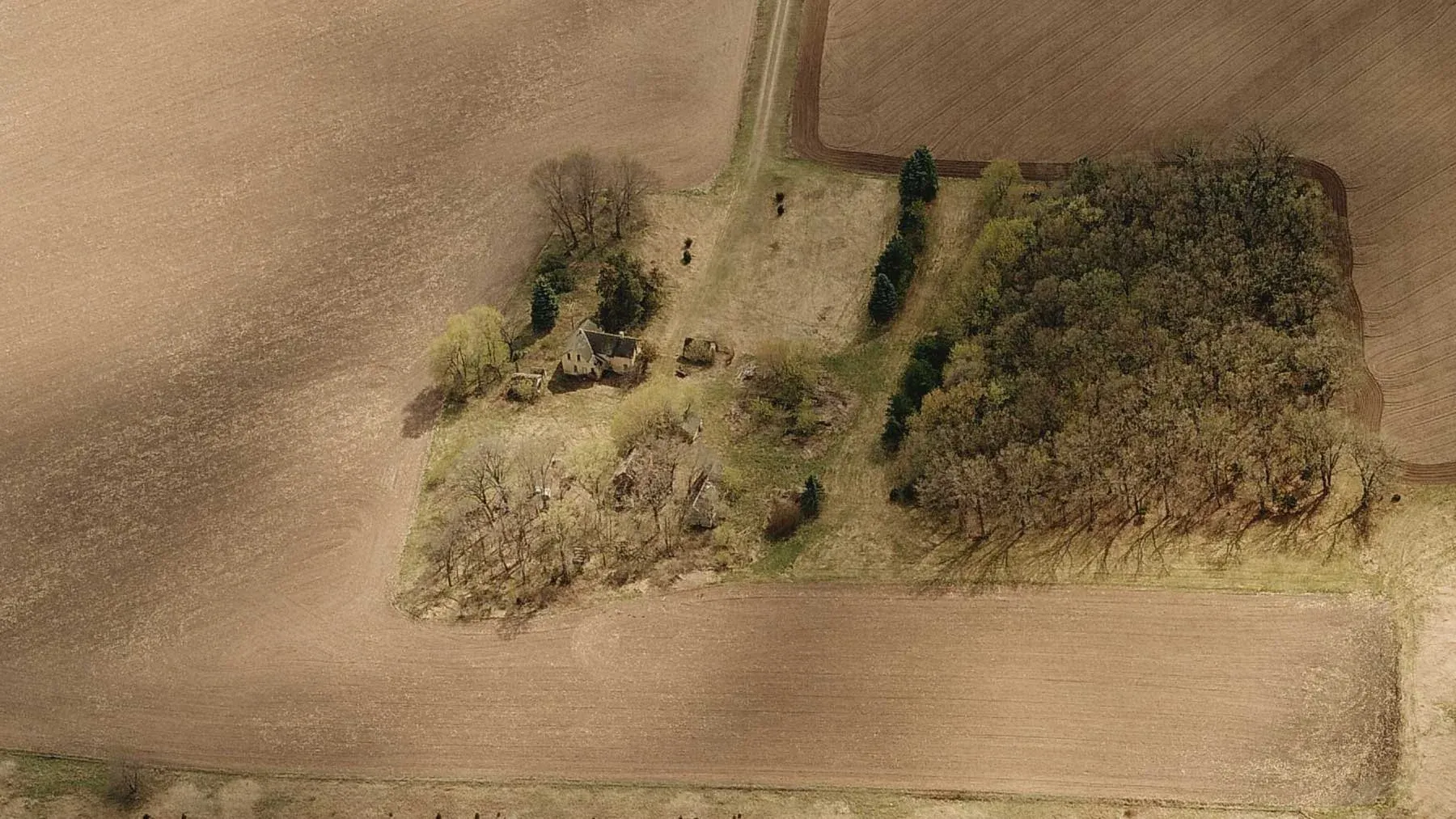 2006 bird's-eye aerial view of Landwehr Century Farm in St. Augusta